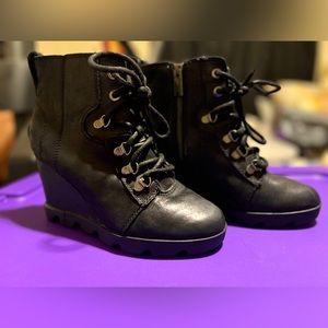 Sorel Joan Uptown Lace Bootie size 7 Wedge Heel Black Leather